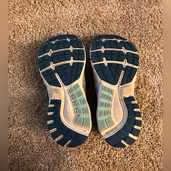 Brooks athletic running shoes - Picture 3 of 3